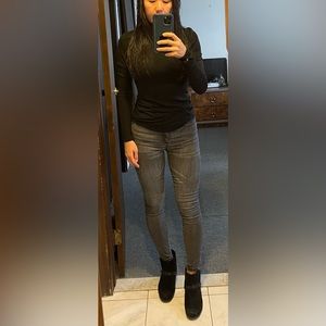 Gap. High rise 1969 jegging. Super comfortable.. stretchy nicely. Fit is great